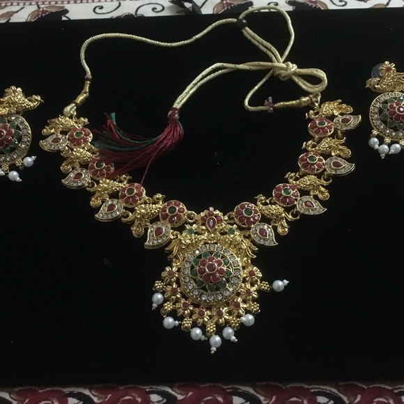 Indian Necklace And Earring Set - Picture 2 of 3